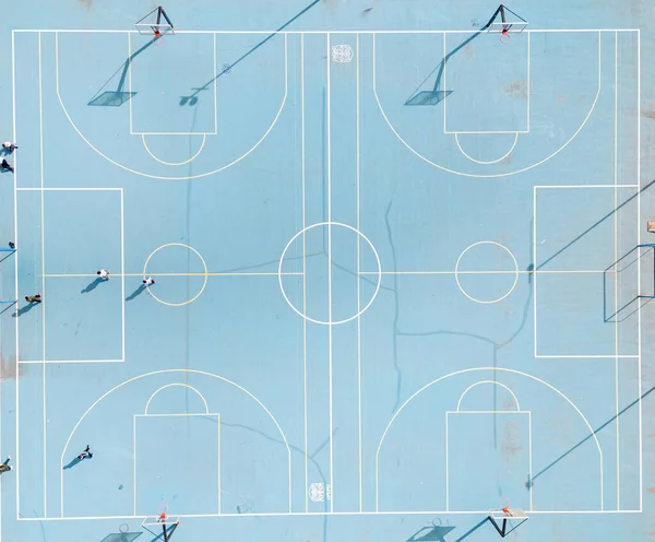 Letecký Pohled Shora Dolů Basketbalové Hřiště Malované Zářivě Modrou Barvou — Stock fotografie