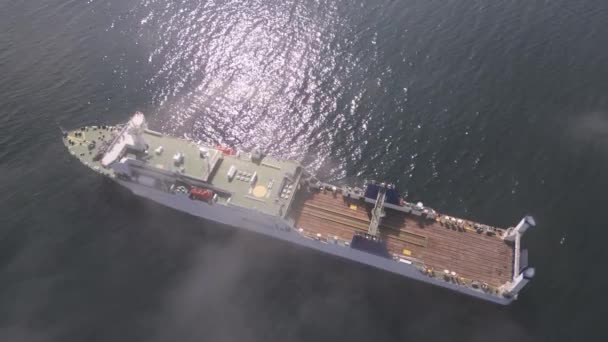 Video Drone Mette Mostra Grande Traghetto Vuoto Che Naviga Attraverso — Video Stock
