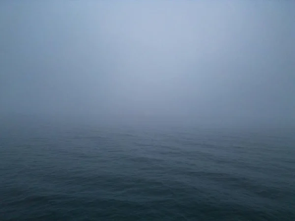 Ατμόσφαιρα Της Θάλασσας Νύχτα Και Ομίχλη Συνδυασμός Του Σκοτεινού Σκηνικού — Φωτογραφία Αρχείου