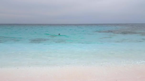 그리스의 타소스 대리석 청록색 바다가 해변은 숨막힐 정도로 경이로운 의경이다 — 비디오