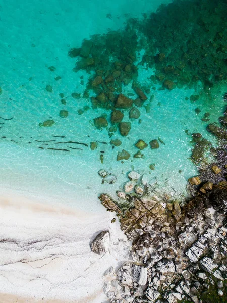 Pláž Bílými Mramorovými Oblázky Tyrkysovým Mořem Řeckém Ostrově Thassos Úchvatný — Stock fotografie