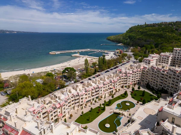 stock image aerial view of the beach, sea, boat dock, modern hotel, and forest in the distance. Perfect for vacation, travel, and leisure lovers seeking a serene and picturesque escape