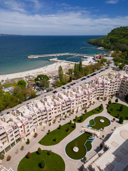 stock image aerial view of the beach, sea, boat dock, modern hotel, and forest in the distance. Perfect for vacation, travel, and leisure lovers seeking a serene and picturesque escape