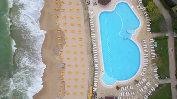 Sebuah Pemandangan Udara Yang Menakjubkan Dari Sebuah Hotel Mewah Dengan — Stok Video