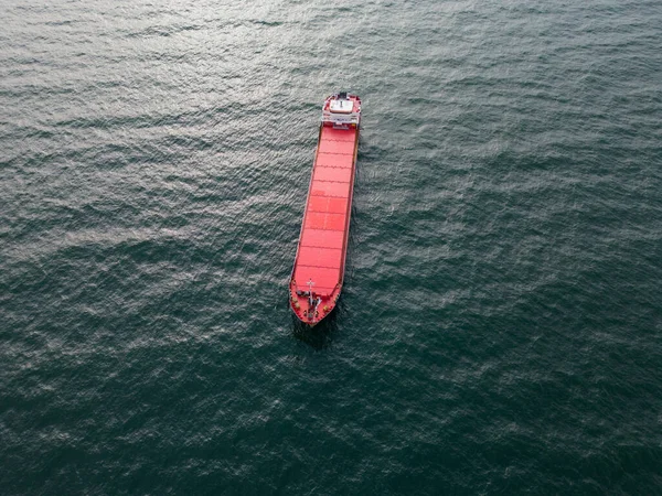大型通用货船散装货船的空中俯视图 — 图库照片