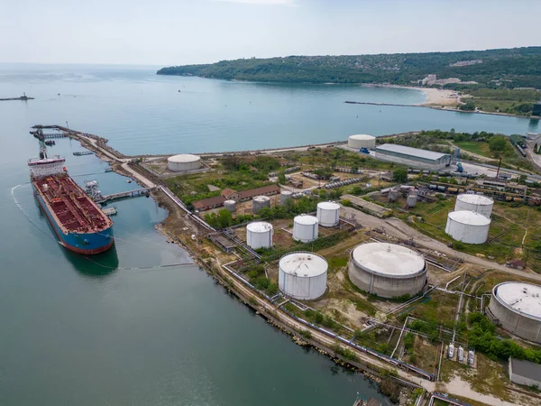 Endüstriyel Limandaki Petrol Tankeri Lpg Gemisinin Havadan Görüntüsü — Stok fotoğraf