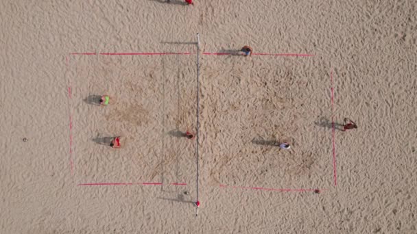 Desde Vista Aérea Despliega Una Impresionante Vista Del Voleibol Playa — Vídeos de Stock