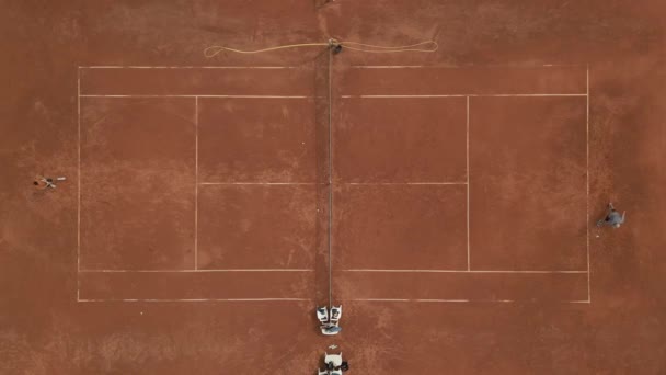 Panoramautsikt Från Ovan Fångar Ett Tennisträningspass Spelarna Planen Fokuserade Visar — Stockvideo