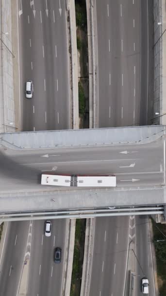 Letecký Pohled Shora Dronu Silniční Křižovatku Městě — Stock video