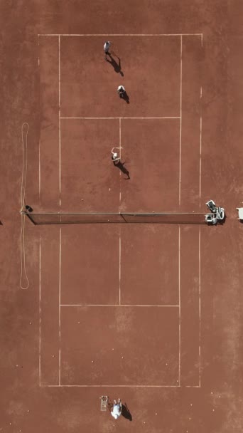 Панорамний Вид Зверху Захоплює Тренувальну Сесію Тенісу Гравці Суді Зосереджені — стокове відео