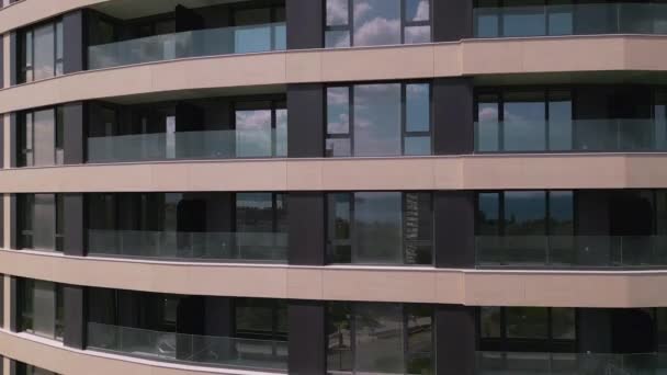 Oficina Moderna Edificio Residencial Fachada Fondo Vuelo Aéreo Con Drones — Vídeos de Stock