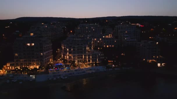 Noite Drone Revela Luxuoso Hotel Balnear Costa Búlgara Luzes Ofício — Vídeo de Stock