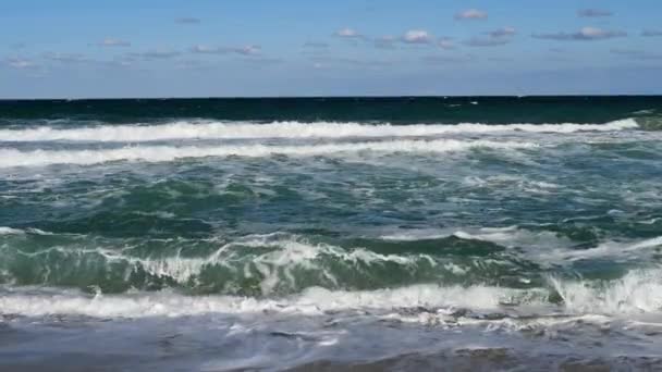 Спокойное Море Пустынный Пляж Идеальное Место Созерцания Слияния Природой People — стоковое видео