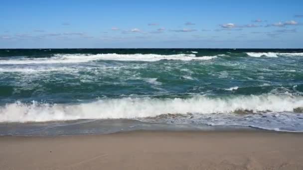 Rustige Zee Verlaten Strand Perfecte Plek Overwegen Samen Smelten Met — Stockvideo