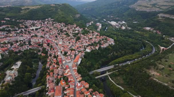 Pandangan Udara Terhadap Veliko Tarnovo Mengungkapkan Sebuah Kota Bulgaria Yang — Stok Video