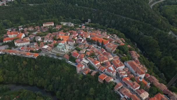 Widok Lotu Ptaka Veliko Tarnovo Ukazuje Bułgarskie Miasto Bogate Historię — Wideo stockowe