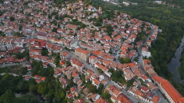 벨리코 타르노보의 전망은 아름다운 아름다운 언덕과 역사와 문화가 풍부한 불가리아 — 비디오