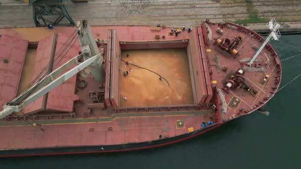 Lastfartyg Eller Bulkfartyg Lastade Till Brädden Med Säd Förbereder Sig — Stockvideo