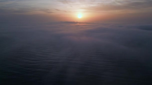 Veduta Aerea Mare All Alba Con Una Coltre Nebbia Mattutina — Video Stock