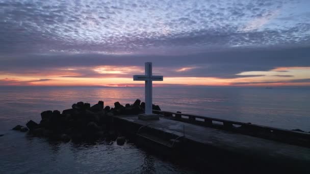 Flight Christian Cross Early Morning Sunrise Large Cross Stands Edge — Stock Video