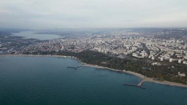 Bulgaristan 'ın Varna kentinin havadan panoramik görüntüsü.