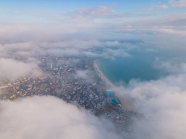 Şehir sabah sisli, hava manzaralı Varna Bulgaristan.