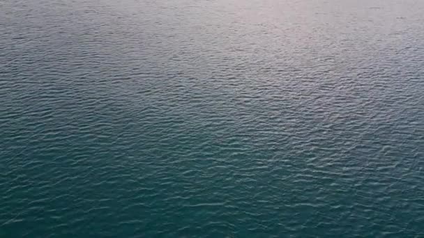 Вид Воздуха Поверхность Моря Отражающий Фон Неба — стоковое видео
