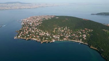 İstanbul, Türkiye 'deki bir matbaa adasının hava görüntüsü.