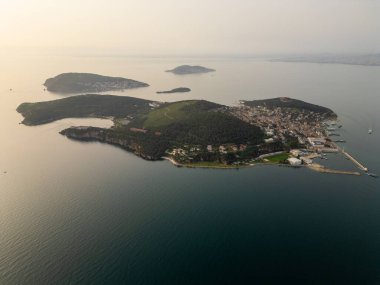 İstanbul, Türkiye 'deki bir matbaa adasının hava görüntüsü.