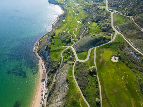 Una Vista Volo Uccello Campo Golf Situato Vicino All Oceano — Foto Stock