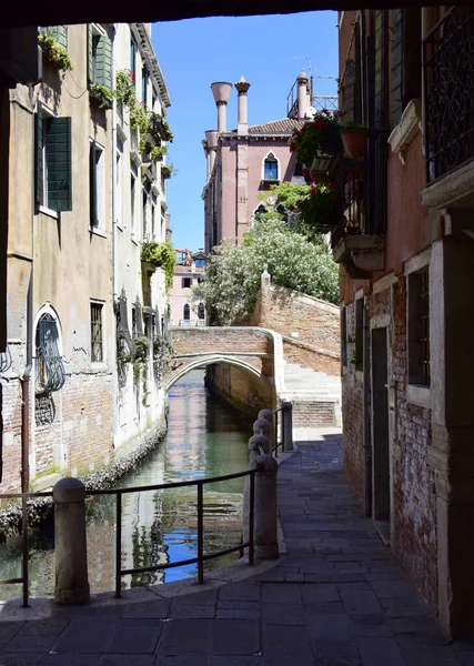 威尼斯 意大利 威尼斯的运河和狭窄街道 — 图库照片