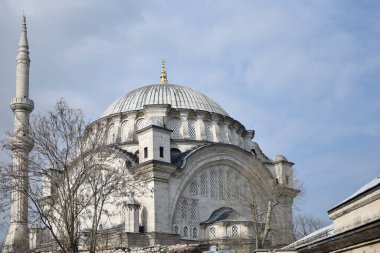 İstanbul 'daki cami kubbesi, hindi.