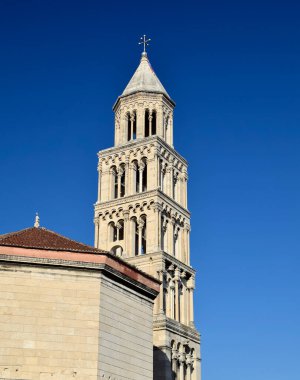 Split, Dalmaçya ve Hırvatistan 'ın tarihi kesimindeki kilise kulesi 