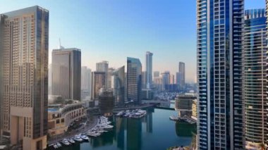 Dubai Marina 'nın havadan görüntüsü. Dubai Marina, JBR Plajı 'ndaki varlıklı yerleşim yeridir..