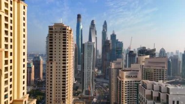 Dubai Marina 'nın havadan görüntüsü. Dubai Marina, JBR Plajı 'ndaki varlıklı yerleşim yeridir..