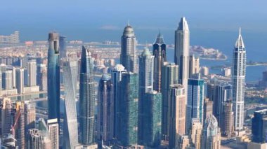 Dubai Marina 'nın havadan görüntüsü. Dubai Marina, The Beach ile bilinen zengin bir yerleşim yeridir..