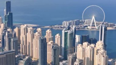 Dubai Marina 'nın havadan görüntüsü. Dubai Marina, The Beach ile bilinen zengin bir yerleşim yeridir..