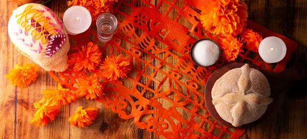 Ζαχαρένιο Κρανίο Λουλούδια Pan Muerto Και Cempasuchil Marigold Και Papel — Φωτογραφία Αρχείου