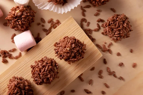 Guimauves Caramel Maison Recouvertes Riz Soufflé Saveur Chocolat Friandise Sucrée — Photo
