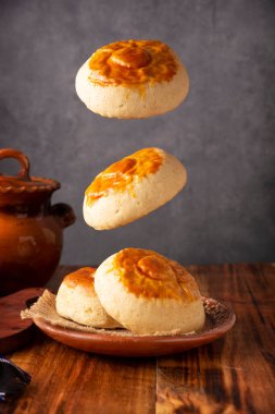 Bisquet. Also known as Bisquets Chinos, it is one of the traditional breads in Mexico, commonly consumed hot, cut in half and spread with butter and fruit jam.