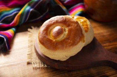 Bisquet. Also known as Bisquets Chinos, it is one of the traditional breads in Mexico, commonly consumed hot, cut in half and spread with butter and fruit jam.