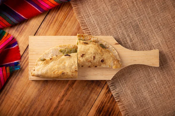 Quesadilla Comal Con Queso Nopales Typische Mexikanische Quesadilla Zubereitet Auf — Stockfoto