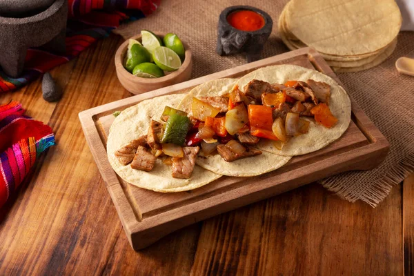 Alambre Resről Nagyon Népszerű Recept Mexikóban Összetevők Húsdarabok Hagyma Szalonna — Stock Fotó