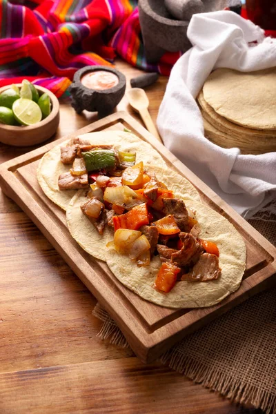타코스 Fajitas Tacos 멕시코에서알라 베르데 Aalbre Resos 라고도 불린다 인기있는 — 스톡 사진