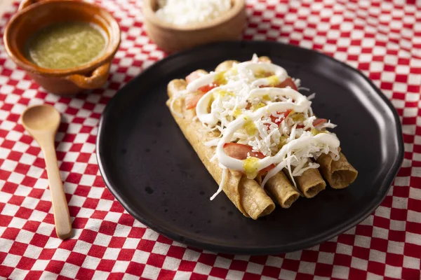 Τάκος Ντοράτος Μεξικάνικο Πιάτο Επίσης Γνωστό Φλάουτα Αποτελείται Από Ένα — Φωτογραφία Αρχείου