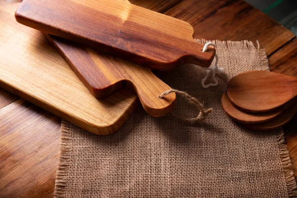 Pusty Wiejski Drewniany Deska Cięcia Kuchni Starym Drewnianym Stole — Zdjęcie stockowe