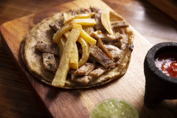 Taco Carne Con Papas Fritas Taco Muy Popular México Llamado — Foto de Stock