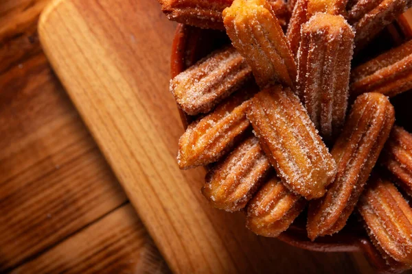 Kurabiye. Kızarmış buğday unu hamuru, İspanya, Meksika ve diğer ülkelerde sıcak çikolata ya da kahvenin eşlik ettiği kahvaltıda ya da atıştırmaya alışıktır..