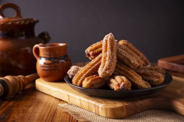 Kurabiye. Kızarmış buğday unu hamuru, İspanya, Meksika ve diğer ülkelerde sıcak çikolata ya da kahvenin eşlik ettiği kahvaltıda ya da atıştırmaya alışıktır..