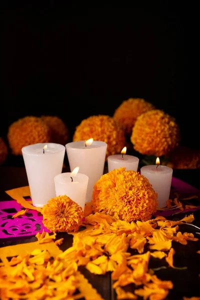 Κεριά Άνθη Πορτοκαλιάς Cempasuchil Marigold Tagetes Erecta Και Papel Picado — Φωτογραφία Αρχείου